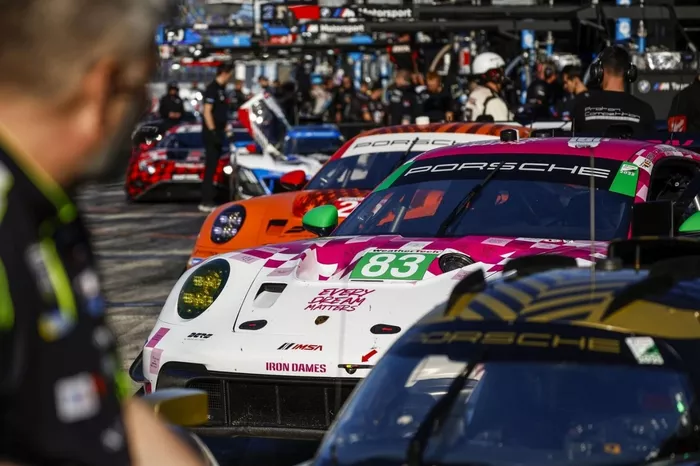 #83 Iron Dames Porsche 911 GT3 R (992): Sarah Bovy, Rahel Frey, Michelle Gatting, Karen Gaillard