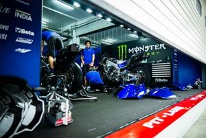 Ambiente en el garaje de Yamaha Factory Racing