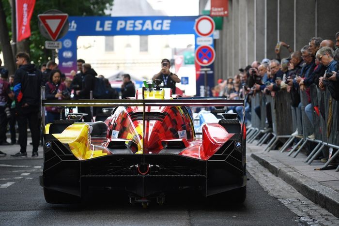 #20 BMW M Team WRT BMW M Hybrid V8