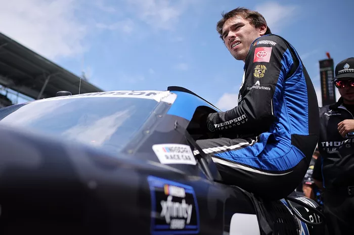 Dean Thompson, Sam Hunt Racing Toyota