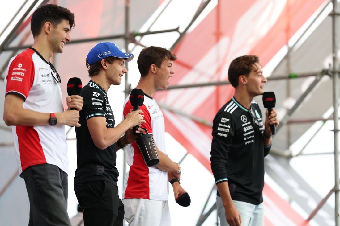 George Russell, Mercedes, Esteban Ocon, Haas F1 Team, Oliver Bearman, Haas F1 Team, Andrea Kimi Antonelli, Mercedes