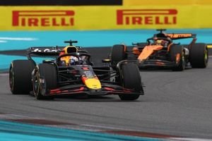 Oscar Piastri, McLaren, Max Verstappen, Red Bull Racing