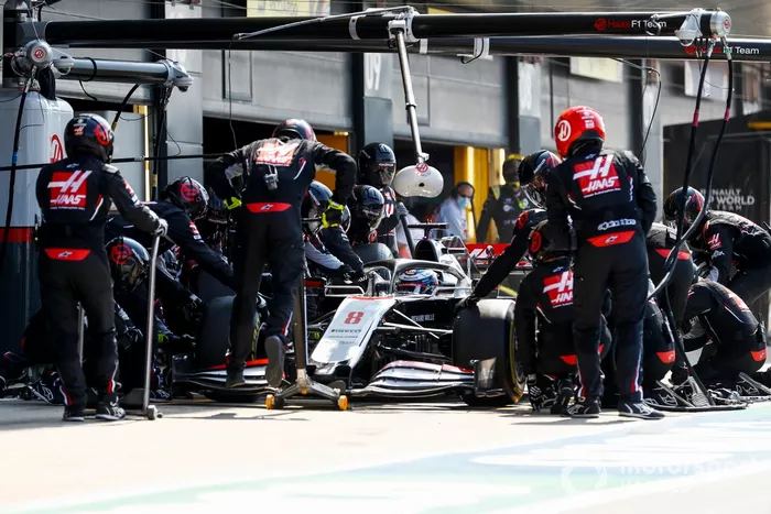 Romain Grosjean, Haas VF-20 pit stop
