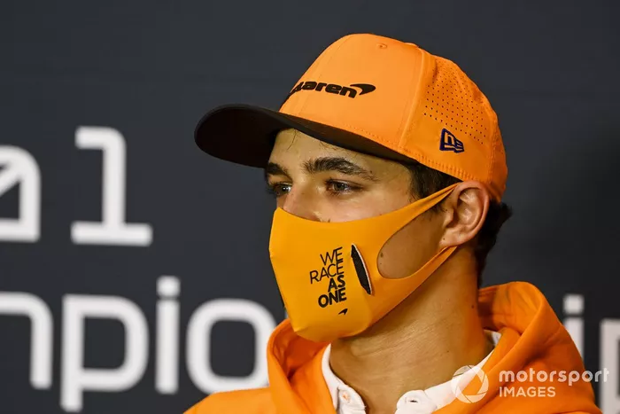 Lando Norris, McLaren en la conferencia de prensa