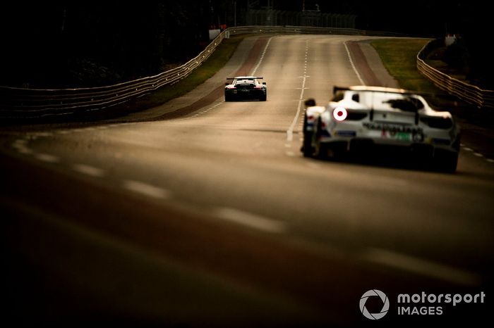 #99 Dempsey-Proton Racing Porsche 911 RSR: Vutthikorn Inthraphuvasak, Lucas Légeret, Julien Andlauer