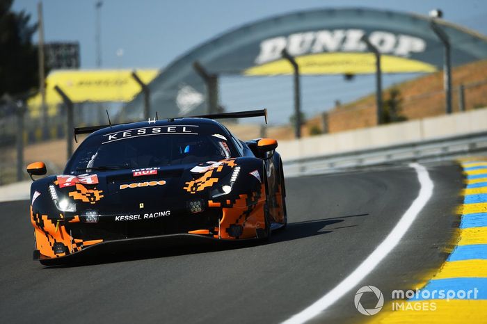 #74 Kessel Racing Ferrari 488 GTE EVO de Kei Cozzolino, Yorikatsu Tsujiko, Naoki Yokomizo