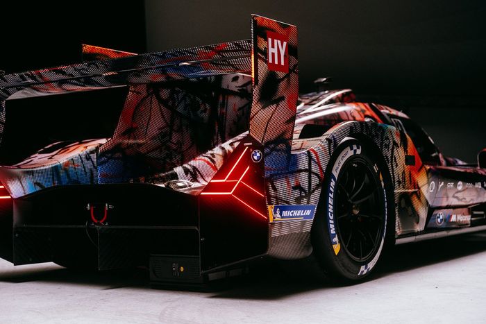 BMW M Hybrid V8 Art Car