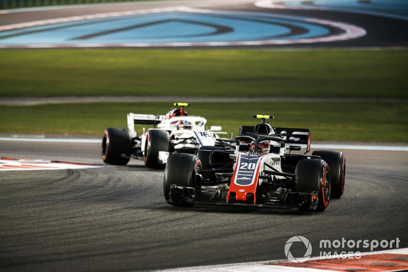 Kevin Magnussen, Haas F1 Team VF-18, leads Charles Leclerc, Sauber C37