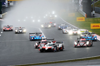 #8 Toyota Gazoo Racing Toyota TS050: Sebastien Buemi, Kazuki Nakajima, Fernando Alonso, en tête au départ