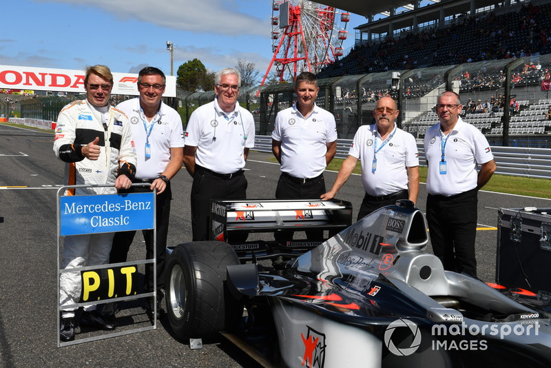 Mika Hakkinen, McLaren MP4-13 lors des Legends F1 30th Anniversary Lap Demonstration