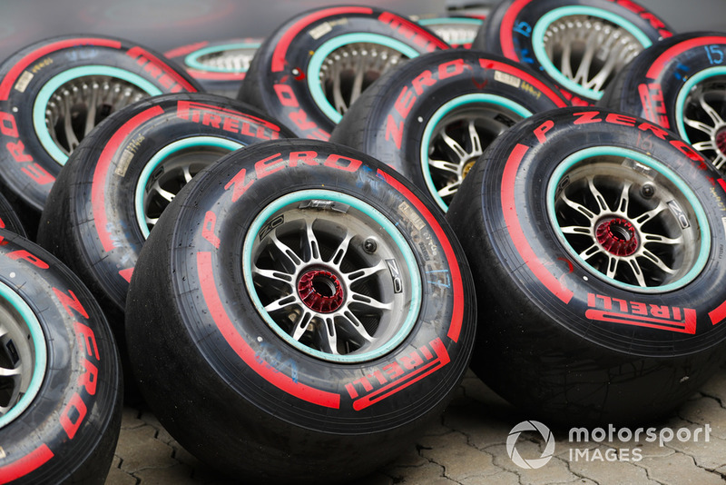 Des pneus supersoft de Mercedes