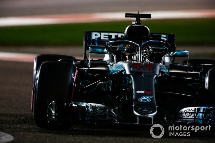 1: Lewis Hamilton, Mercedes AMG F1 W09, 1'34.794