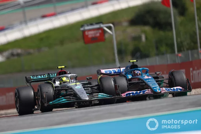 Lewis Hamilton, Mercedes W13, lucha con Esteban Ocon, Alpine A522
