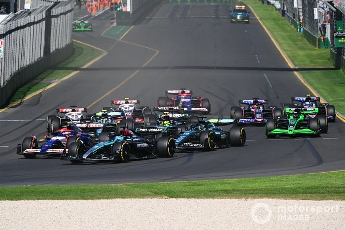 George Russell, Mercedes F1 W15 Lance Stroll, Aston Martin AMR24 