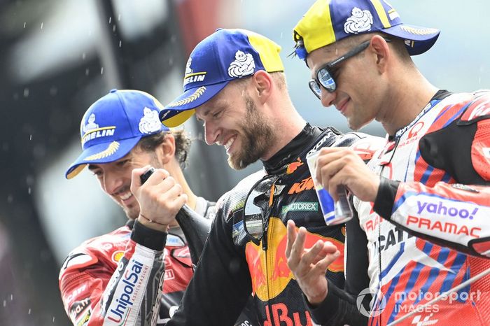 Podio: ganador Brad Binder, Red Bull KTM Factory Racing, segundo lugar Francesco Bagnaia, Ducati Team, tercer lugar Jorge Martín, Pramac Racing 