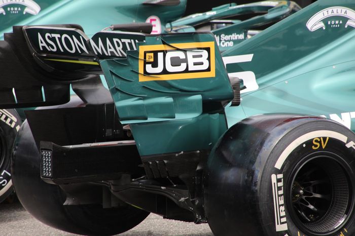 Detalle del alerón trasero del Aston Martin AMR21