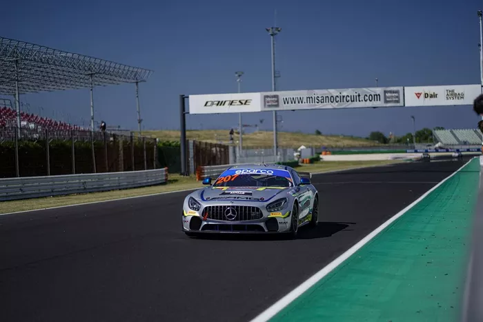 #207 Nova Race, Mercedes-AMG GT4: Luca Magnoni, Diego Di Fabio
