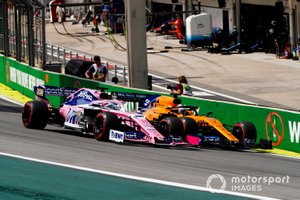 El adelantamiento de Carlos Sainz Jr., McLaren MCL34 a Sergio Pérez, Racing Point RP19
