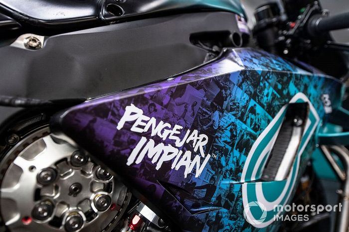 Petronas Yamaha SRT, decoración carrera de casa