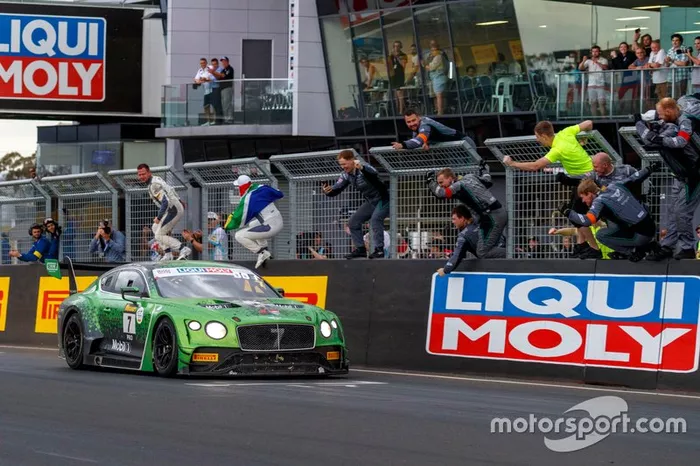 I vincitori #7 Bentley Team M-Sport Bentley Continental GT3: Jules Gounon, Maxime Soulet, Jordan Pepper