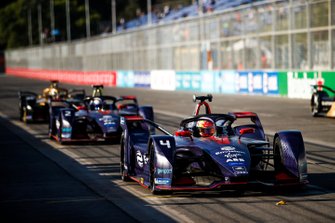 Robin Frijns, Envision Virgin Racing, Audi e-tron FE05, prova una partenza davanti a Sam Bird, Envision Virgin Racing, Audi e-tron FE05