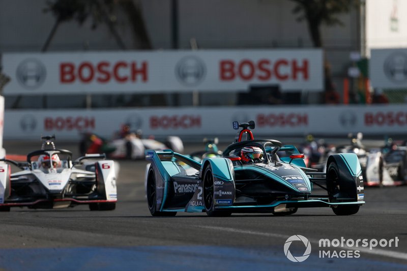 Mitch Evans, Panasonic Jaguar Racing, Jaguar I-Type 3 leads Felipe Nasr, GEOX Dragon Racing, Penske EV-3 