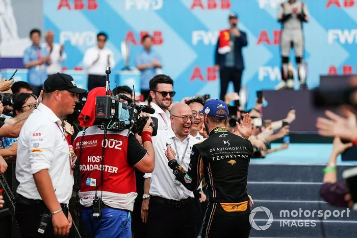 Jean-Eric Vergne, DS TECHEETAH, DS E-Tense FE19, celebra con el equipo
