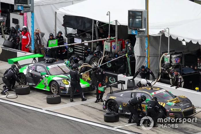 #19 Moorespeed Audi R8 LMS GT3, GTD: Will Hardeman, Alex Riberas, Andrew Davis, Markus Winkelhock, Pit Stop