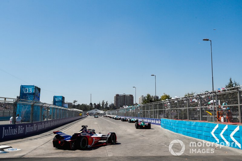 Jérôme d'Ambrosio, Mahindra Racing, M5 Electro, follows a train of cars