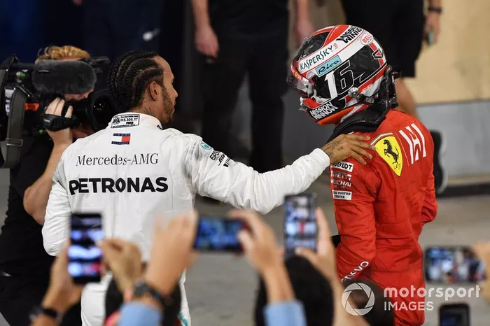 2019 - Leclerc é consolado por Hamilton no Bahrein