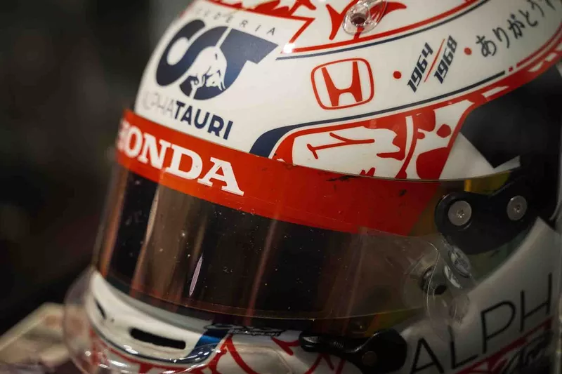 Yuki Tsunoda's special helmet for F1 2021 Abu Dhabi GP