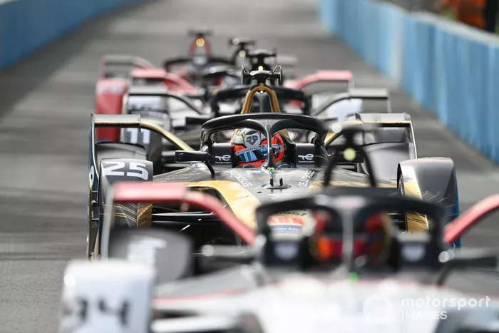 Jean-Eric Vergne, DS Techeetah, DS E-Tense FE21, Lucas di Grassi, Venturi Racing, Silver Arrow 02, in the queue to leave the pits