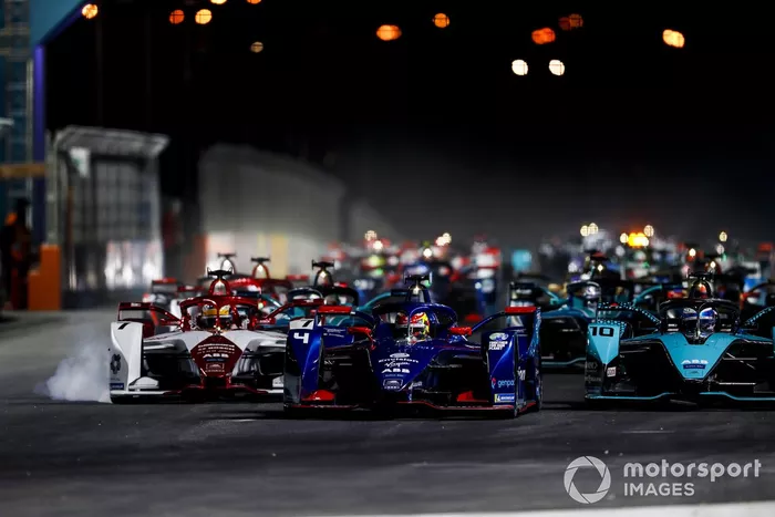 Robin Frijns, Envision Virgin Racing, Audi e-tron FE07 Sam Bird, Jaguar Racing, Jaguar I-Type 5, 7 al inicio de la carrera
