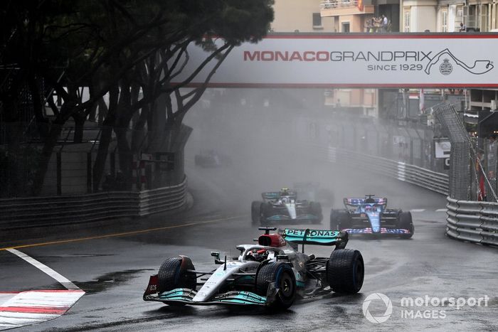 George Russell, Mercedes W13, Fernando Alonso, Alpine A522, Lewis Hamilton, Mercedes W13