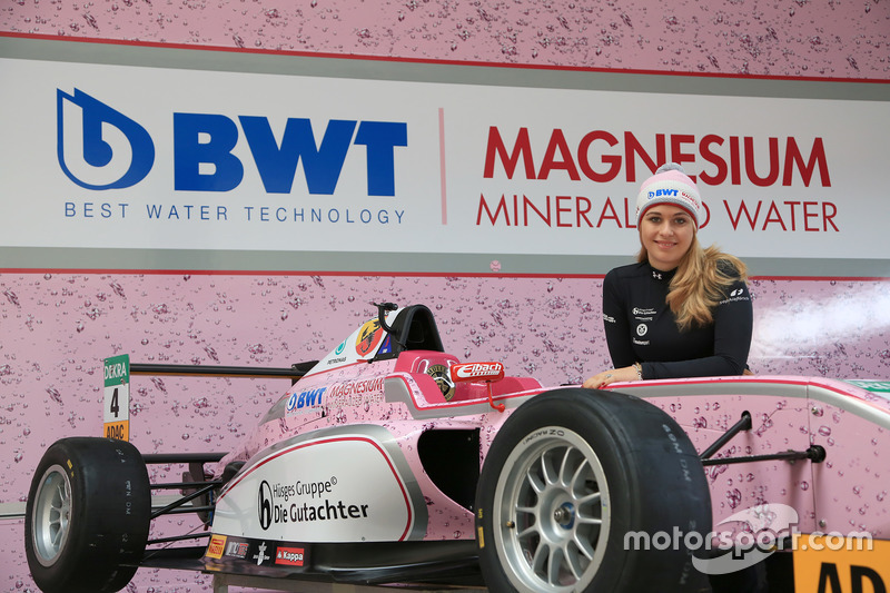 El F4 de Sophia Flörsch de Mücke Motorsport también rodará en 2017 en rosa...