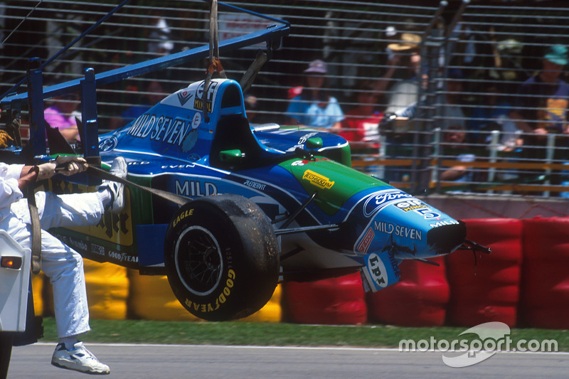 Michael Schumacher, Benetton B194 Ford nach dem Unfall