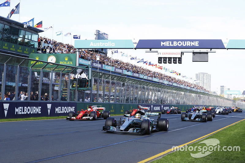 Start: Lewis Hamilton, Mercedes AMG lider