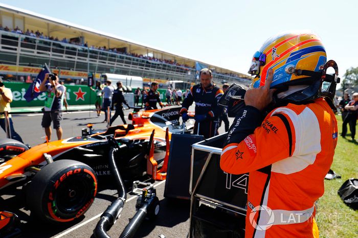 Fernando Alonso, McLaren MCL32 listo
