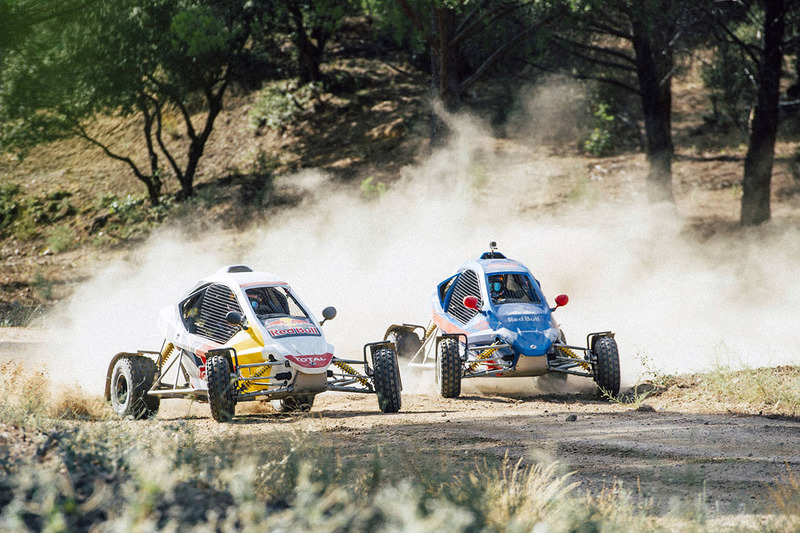 Carlos Sainz et Carlos Sainz Jr. sur le circuit de Rallye de Cebreros