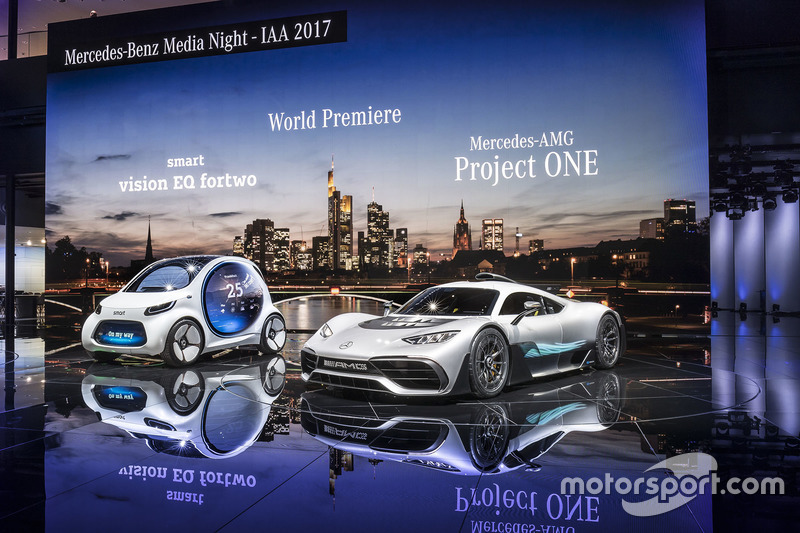 El smart vision EQ fortwo y el Showcar Mercedes-AMG Project ONE