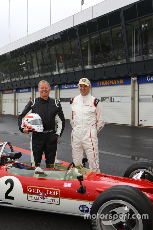 Мартін Брандл, Едріан Ньюі, Lotus 49B