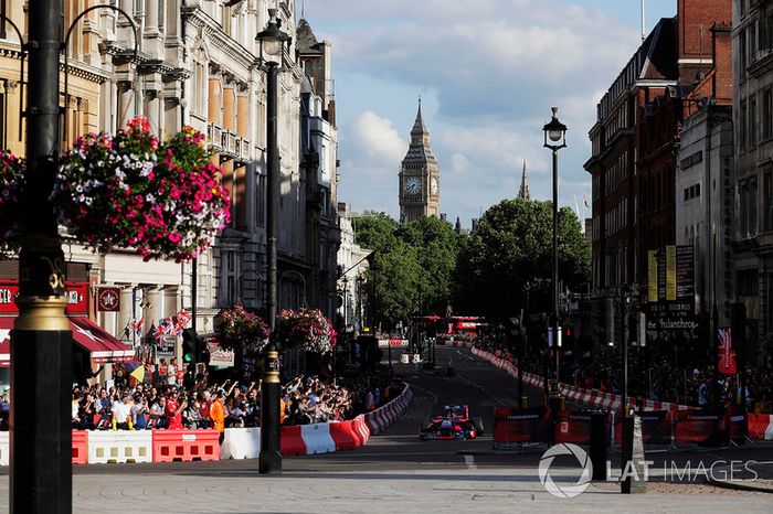 Carlos Sainz, Scuderia Toro Rosso