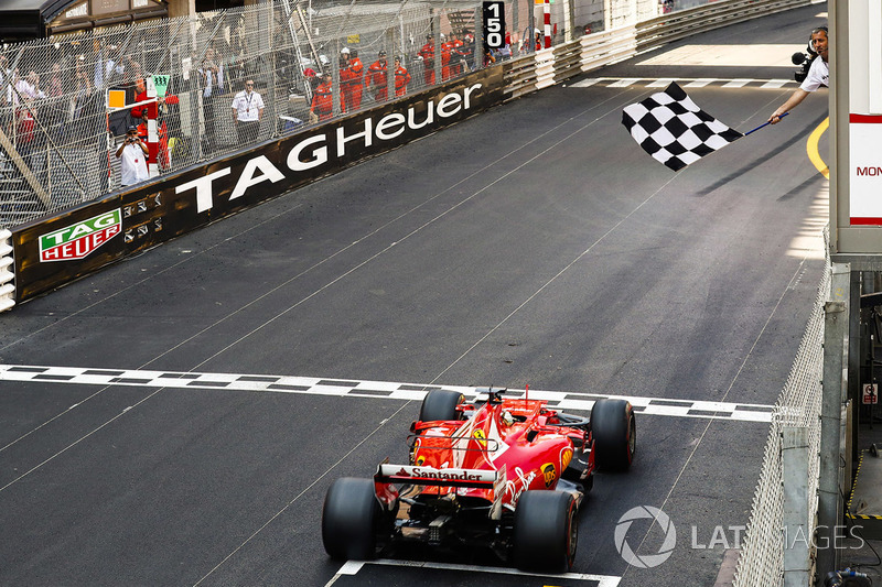 Ganador de la carrera Sebastian Vettel, Ferrari