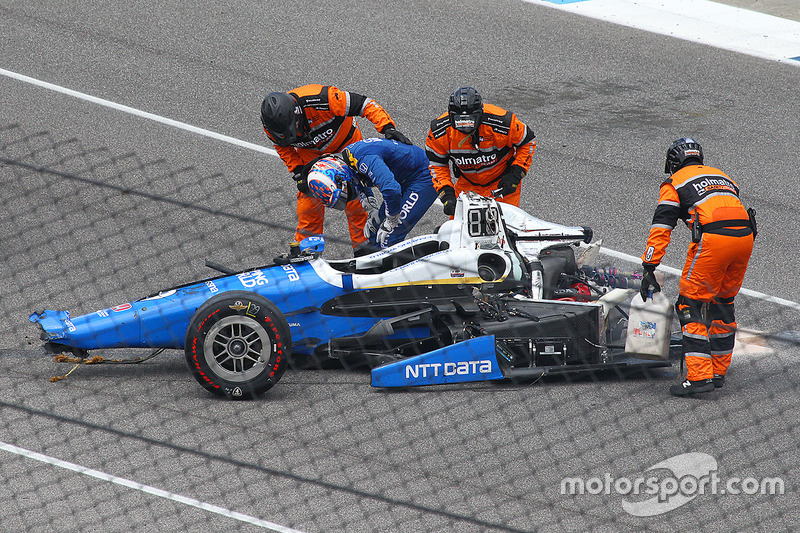 Scott Dixon, Chip Ganassi Racing Honda, gets out the car after a huge crash