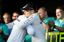 Race winner Valtteri Bottas, Mercedes AMG F1, is congratulated by Lewis Hamilton, Mercedes AMG F1
