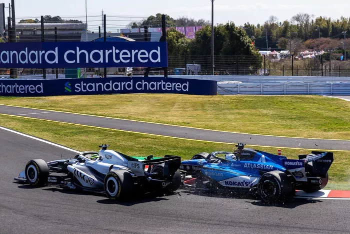 Accidente de Alexander Albon, Williams, Sergio Pérez y Cadillac Racing