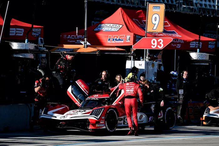 #93 Acura Meyer Shank Racing w/Curb Agajanian Acura ARX-06: Renger van der Zande, Nick Yelloly