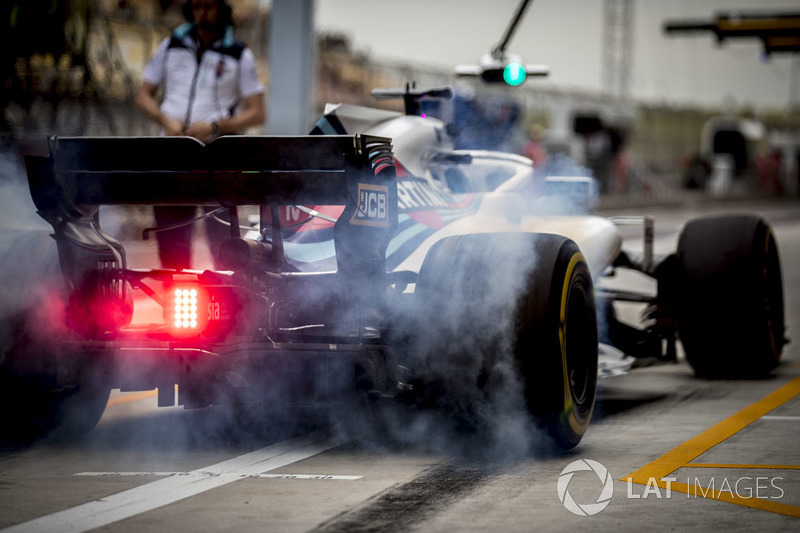 Lance Stroll, Williams FW41 Mercedes, en pit lane