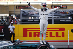 Ganador de la pole Lewis Hamilton, Mercedes AMG F1 W08