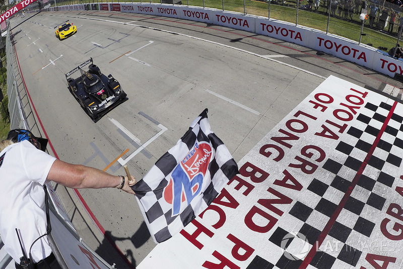 #5 Action Express Racing Cadillac DPi, P: Joao Barbosa, Filipe Albuquerque toma la victoria